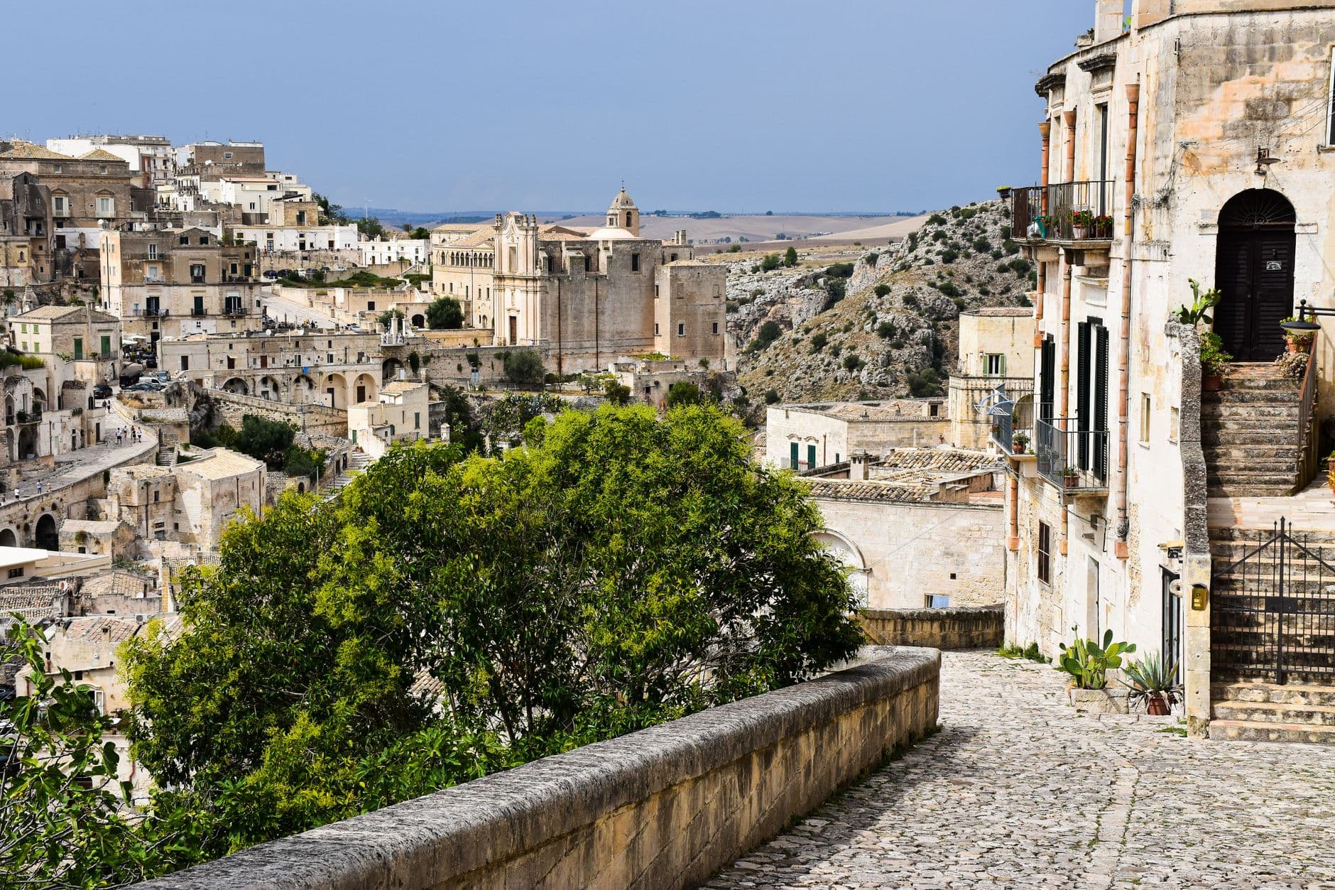 Les Sassi de Matera, maisons troglodytes creusées dans la roche calcaire au coucher du soleil
