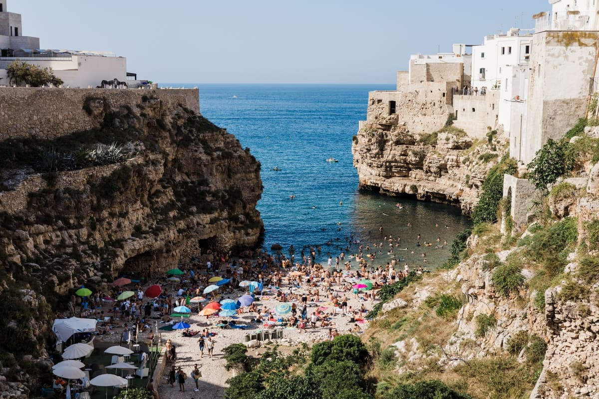 La crique de Lama Monachile à Polignano a Mare
