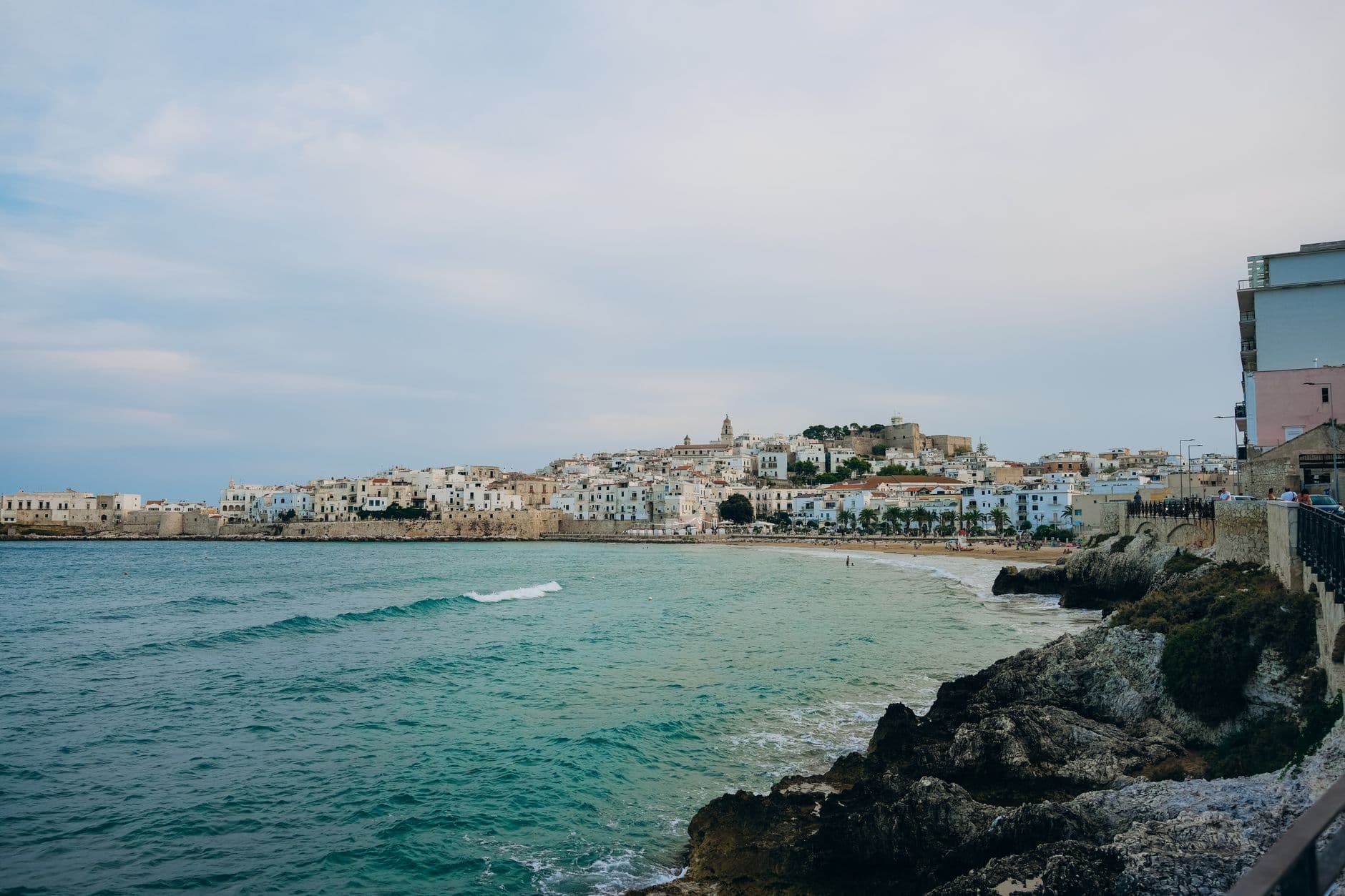 Plage aux eaux turquoise des Pouilles